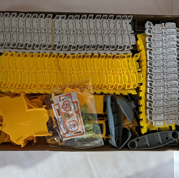 City construction playset 266 piece engineering track 6 vehicles accessories 3+ - Picture 6 of 7